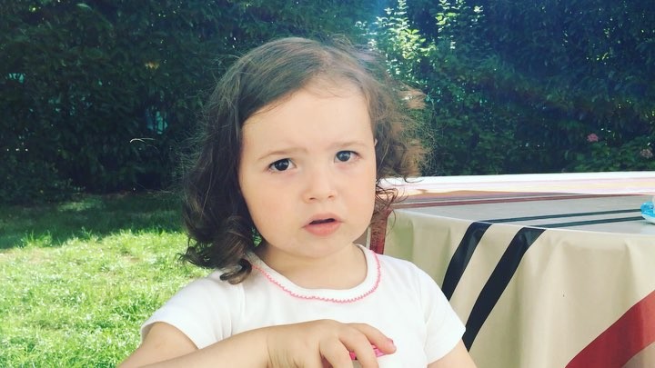 " Bah parce que c'est important les légumes. "

#niece 
#uncle 
#fluffy 
#seriousconversation