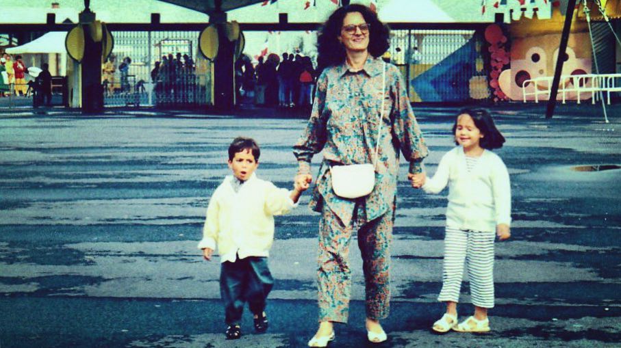 "Prendre un enfant par la main" ou "1987"