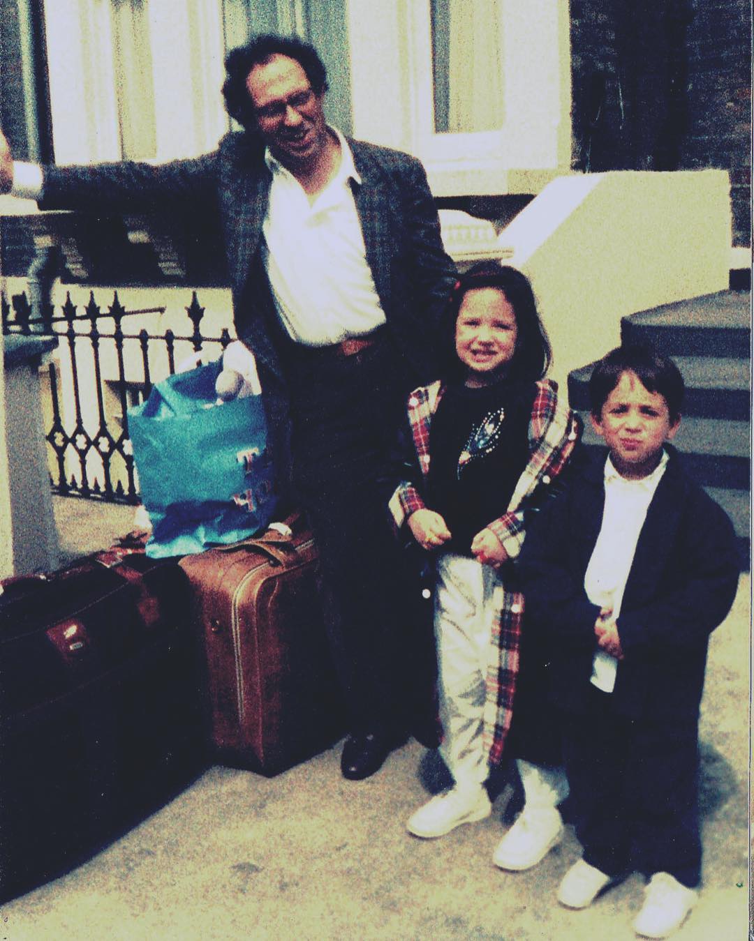 "London" ou "1987"

#family #familytime #familyphotography #memories #brother #sister #ig_daily #childhood #instafamily #photooftheday #kids #kidsofinstagram #kidswall #kidsstylezz